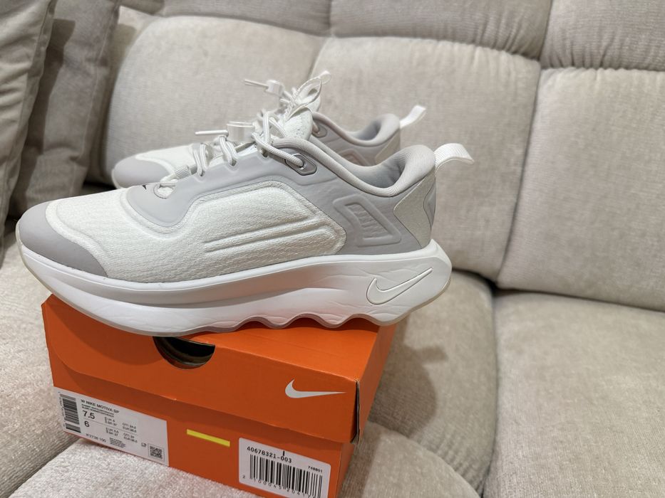 Спортни обувки Nike Motiva