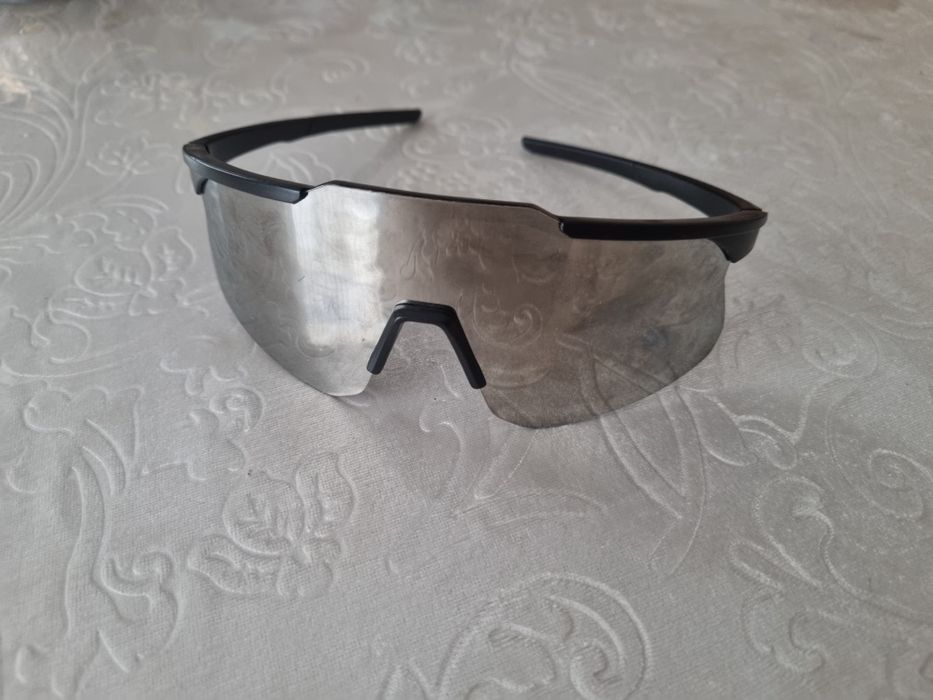 Очки солнцезащитные