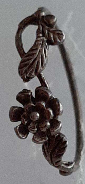 Посребрен медальон ,,Китсйски дракон"и Сребърни пръстени от мин