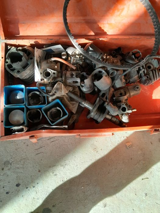 Vând piese de scuter carburatoare 2 t pistoane  noi segmenți