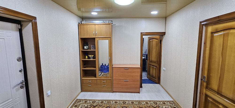 Продается четырех комнатная квартира