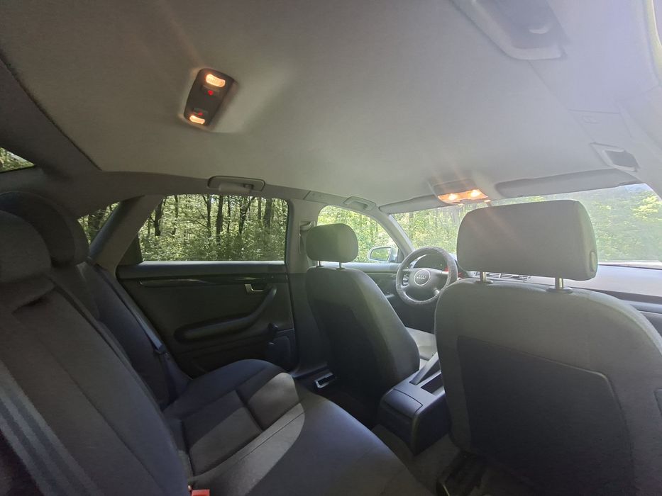 Audi A4 an 2004 2.0 benzină