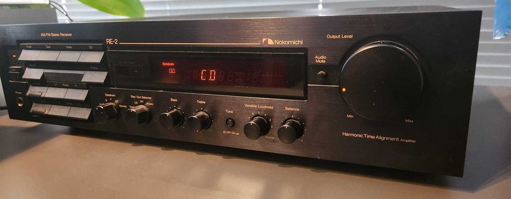 AM/FM Stereo Receiver - Nakamichi RE-2