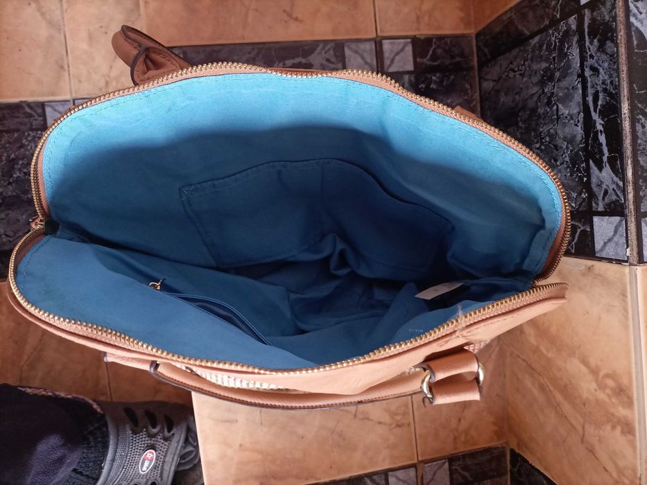 Чисто нова дамска чанта