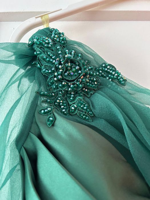 Официална зелена рокля