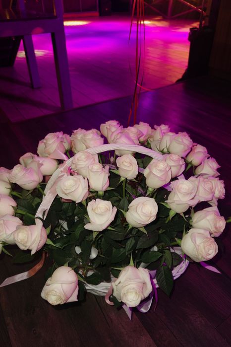 Цветы 12000тн 51 шт белые розы