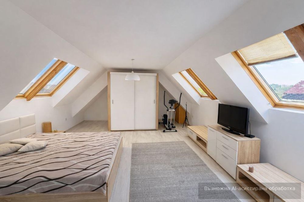 Дава се под наем Двустаен апартамент в Варна, Център - 86 кв.м за 548.25 € - Снимка #3