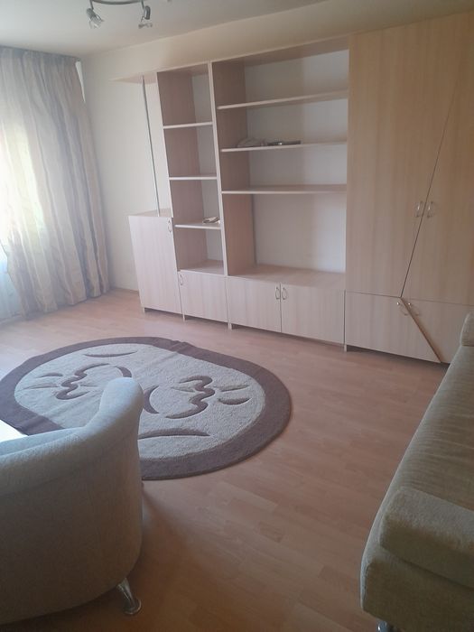 Închiriez apartament 3 camere
