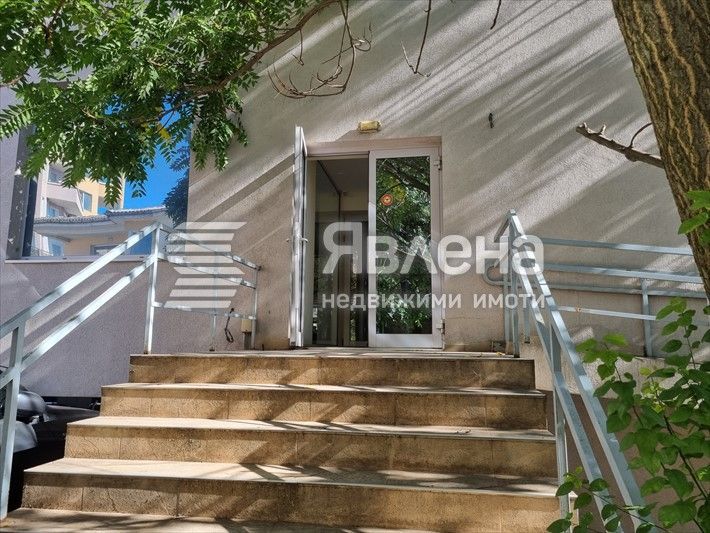 Магазин в широкия център на града