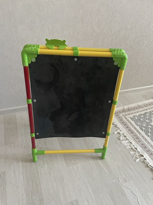 Для детей мольберт