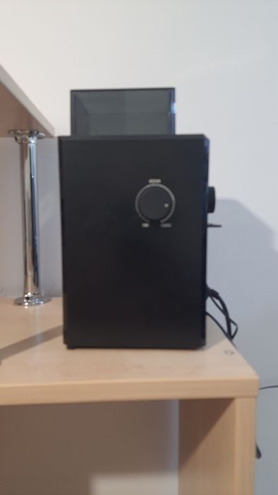 Продам кофемолку Delonghi