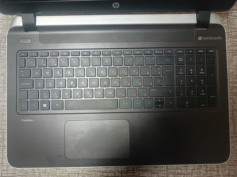 Продавам запазен лаптоп HP Pavilion 15-p050su, Beats Audio