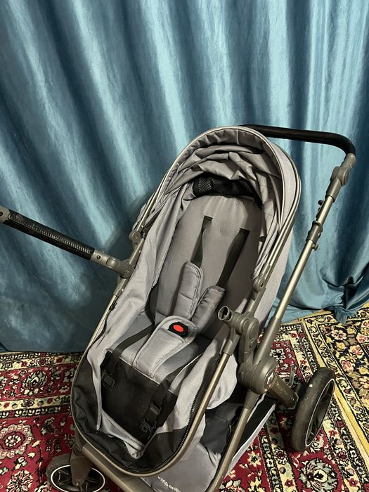 Продается ңоляска Ining BABY