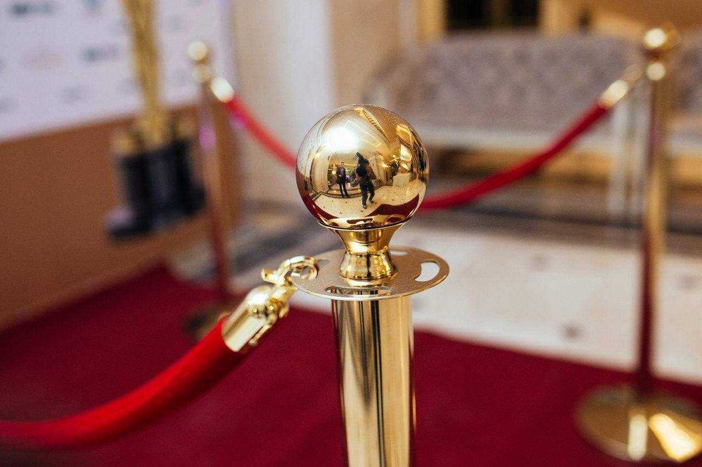 Ограничительные стойки в аренду/продажу для мероприятий