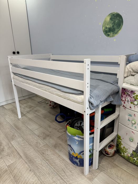 кровать двухьярусная