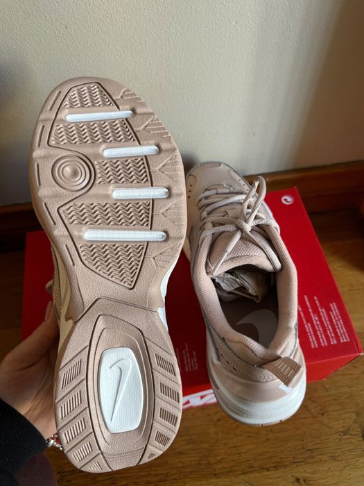 Бежави маратонки W Nike M2K Tekno