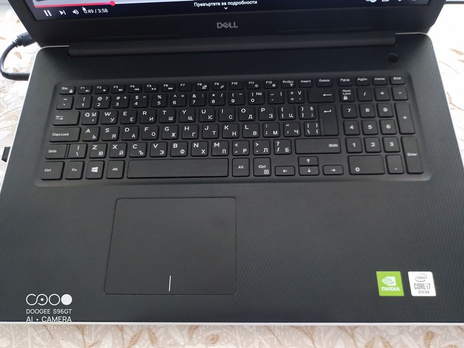 Продавам лаптоп Dell Inspiron 3793- 17,3",Intel Core i7,8 GB