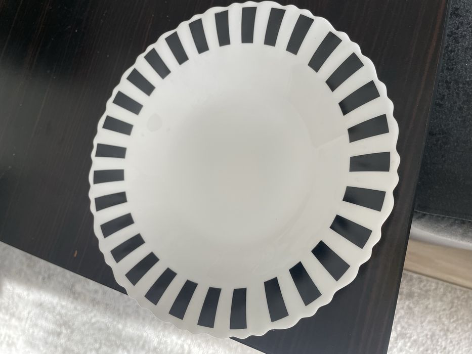 Бело-черные супницы 4 шт