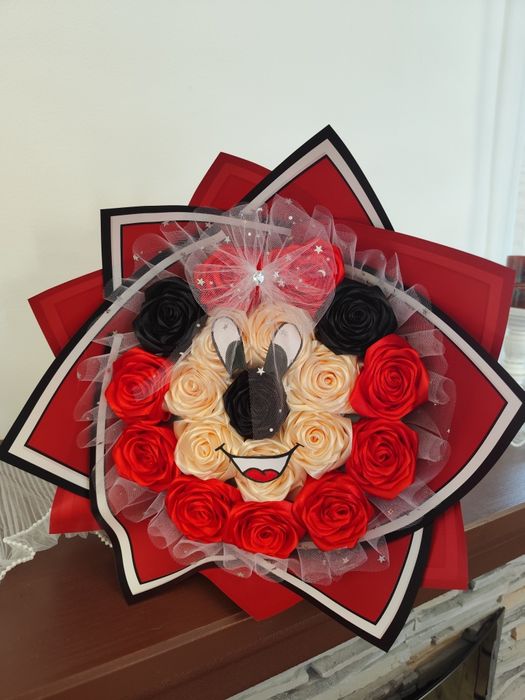 Aranjamente florale din satin