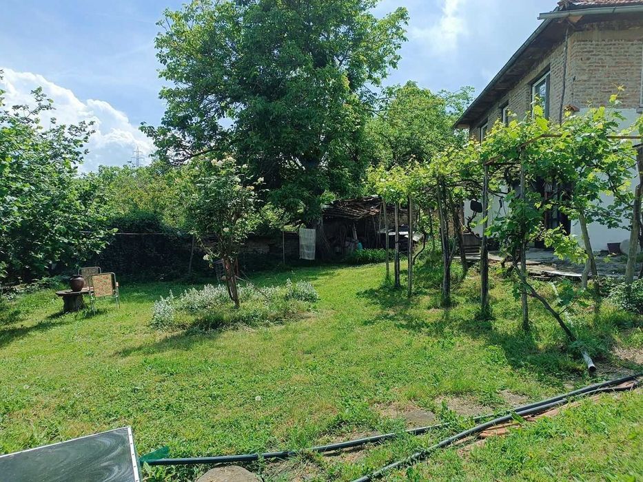 Двуетажна къща в село Гоздейка