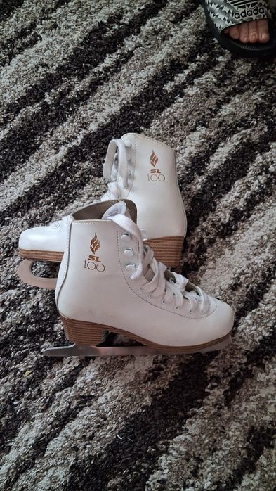 Продам коньки фигурные