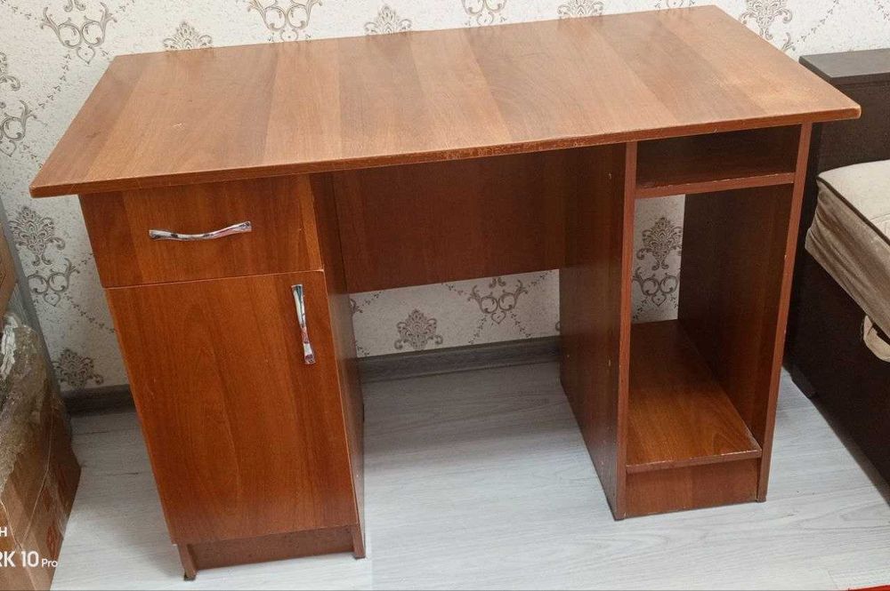 Игровой ПК uchun stol sotiladi