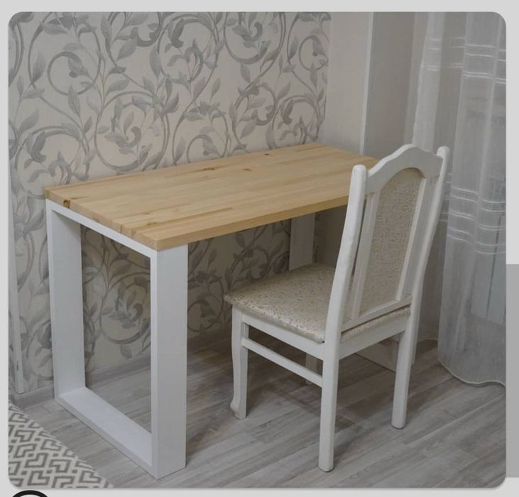 Стол деревянный письменный