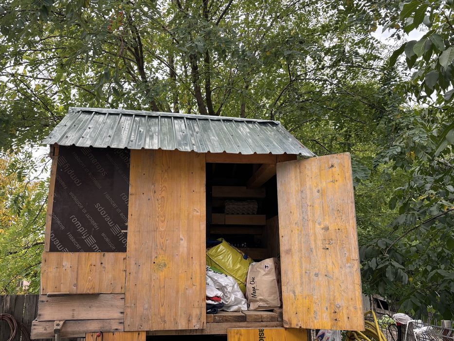 Voliera din lemn, acoperis tabla-ideala pentru porumbei