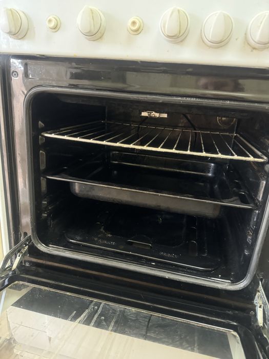 Газ плита Индезит и вытяшка Витек