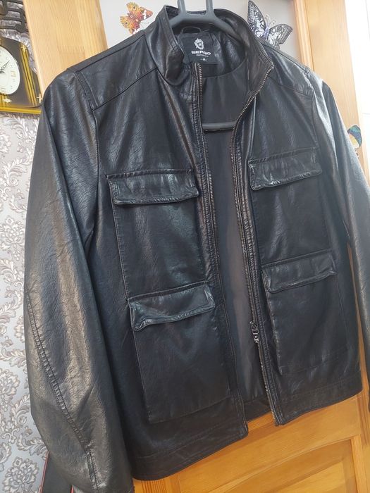 Мужской  кожаный  куртка.