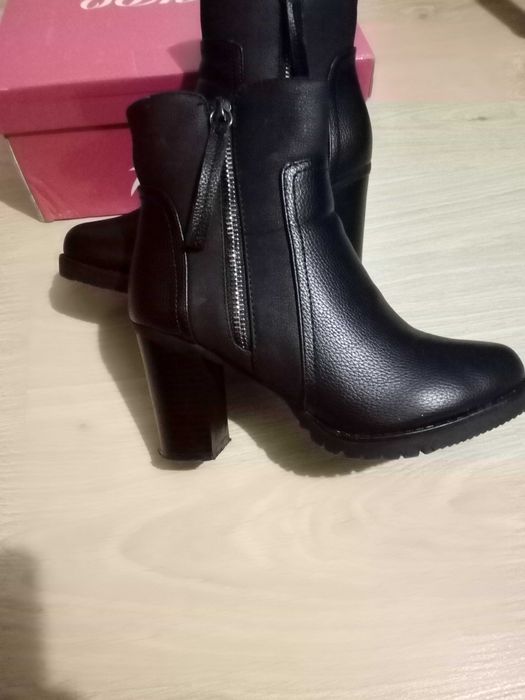 Топли и удобни дамски боти