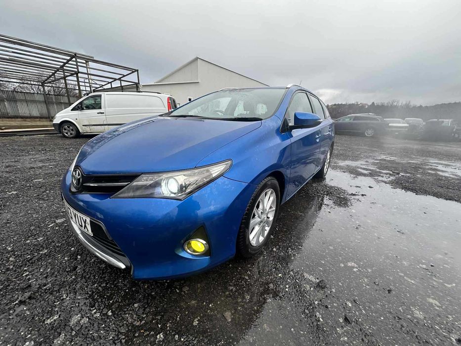 НА ЧАСТИ Toyota Auris  1. 4 D-4D, 90 , дизел, 2015г година