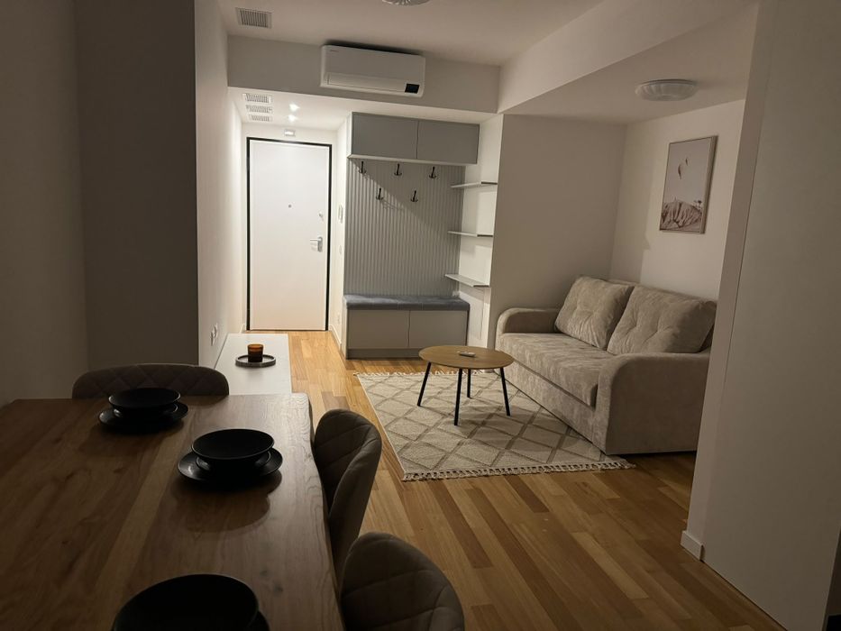 De inchiriat  apartament cu 2 camere decomandate et1