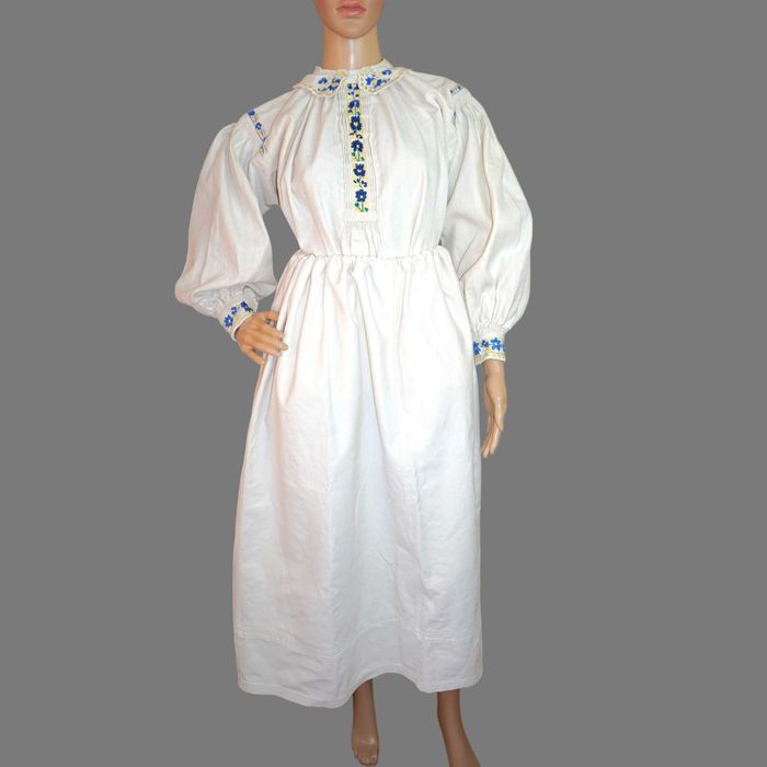 Spacel si poala , ie traditionala veche si poale panza de casa  M