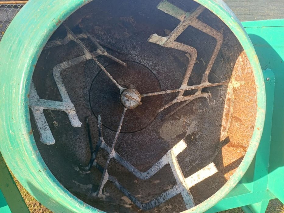 Betoniera 350 litri.