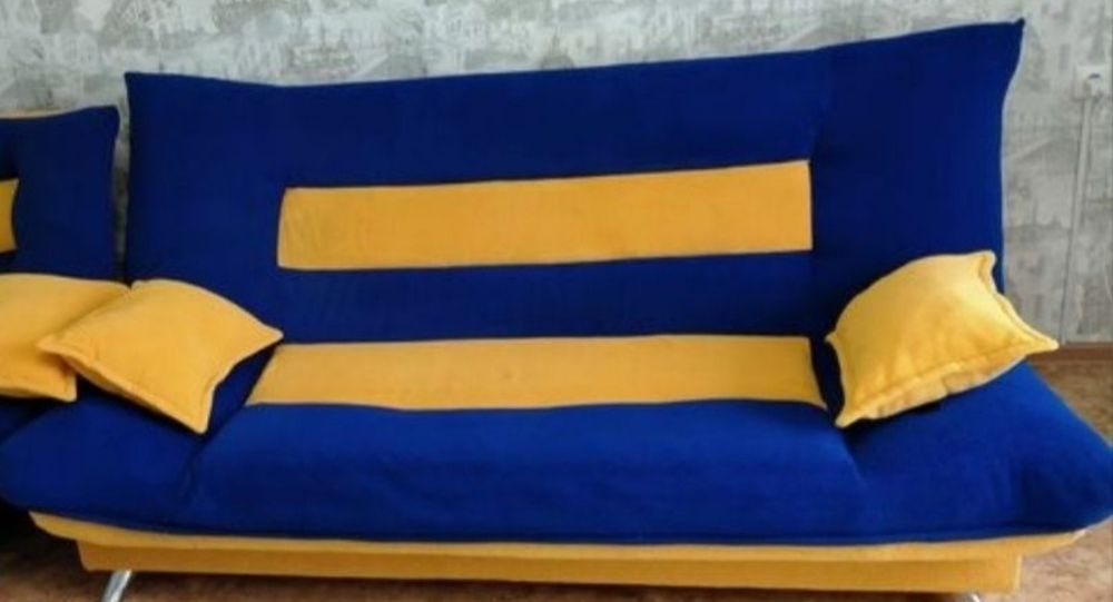 Диван книжка расладной, очень хорошо состоянии!