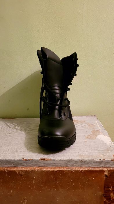 Продам военный бушлат и берцы