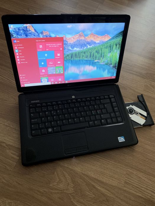 Laptop Dell display 15,6 led,Windows 10,250gb memorie,4gb ram cu incar