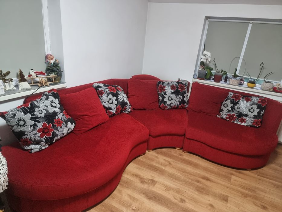 Vand canapea colțar roșie cu două tamburete