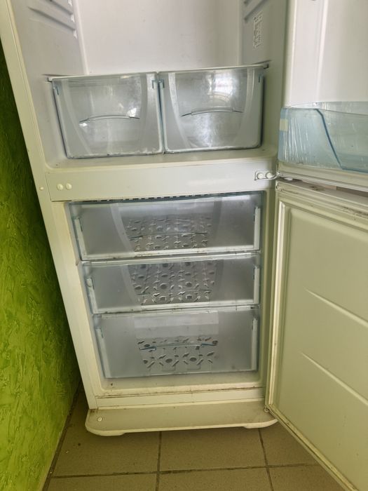 Продаю холодильник.