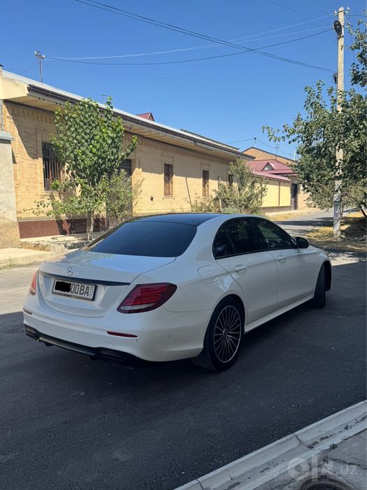Mercedes Benz W213 E200