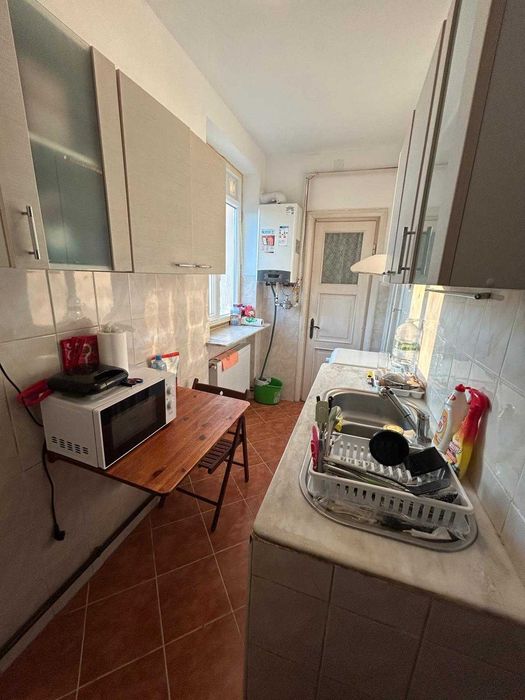 Vând apartament camere..