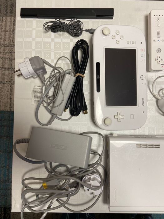 Consola Wii U completă.+ Maneta+10 Jocuri.