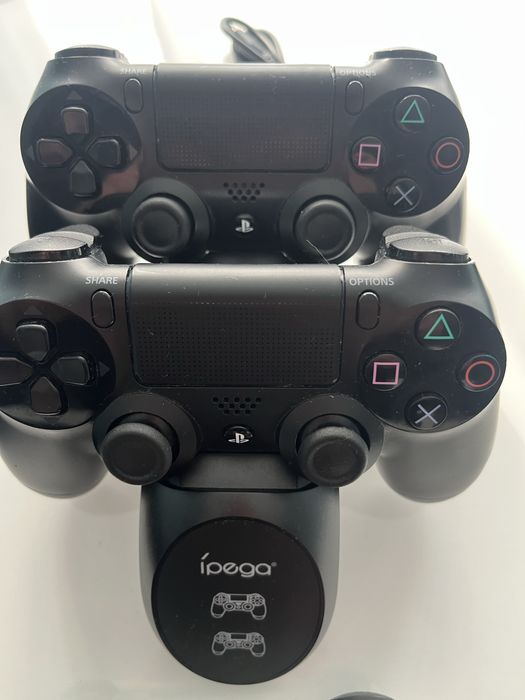 PS4 с допълнителна периферия