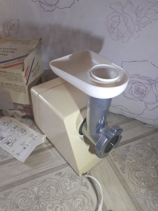 Продам мясорубку электрическую