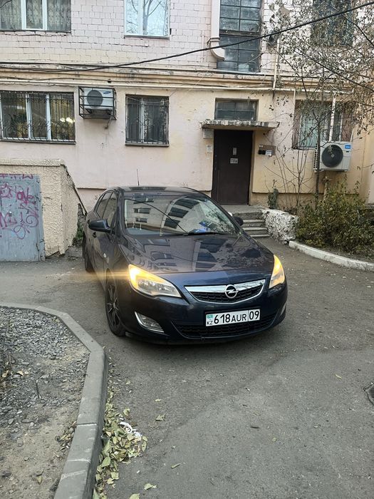 Опел астра j  продаются