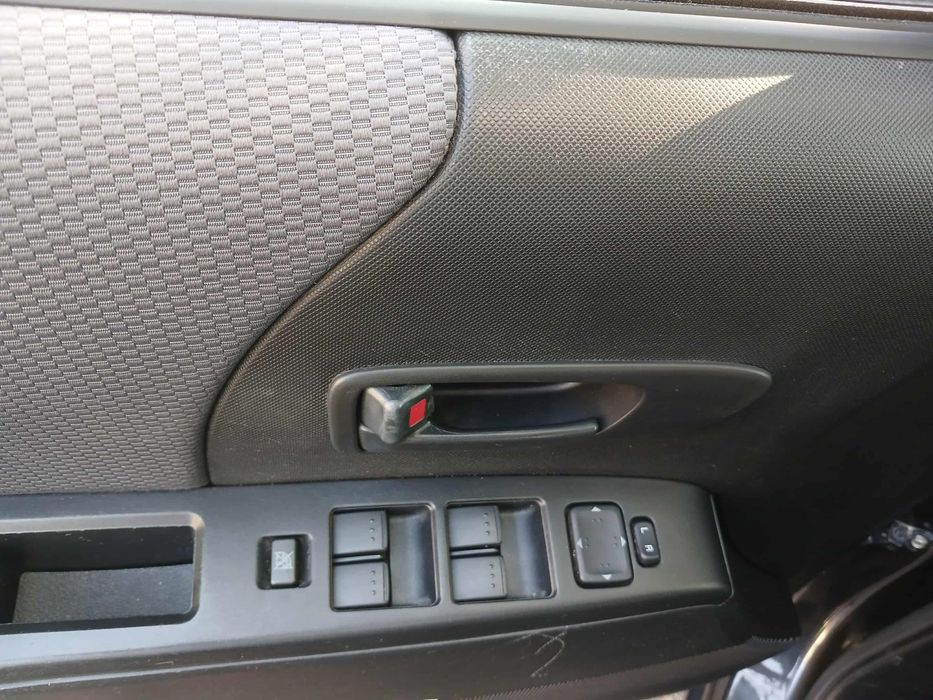 Продавам Мазда 5