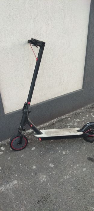 Vând trei trotinete triciclete 1 aovo 2 copie după Xiaomi 3 ninebit de copii cu una de scheme cadou