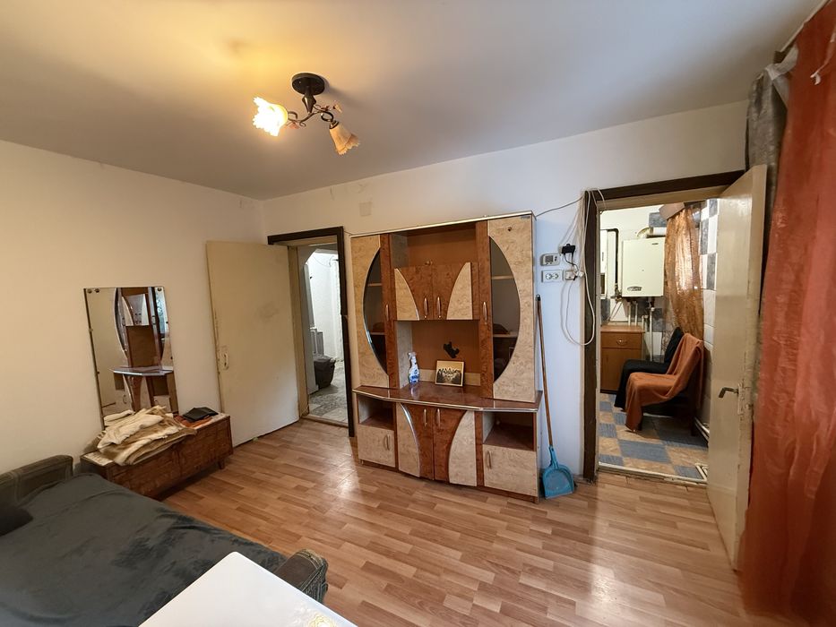 Vand apartament 2 camere, etaj 2
