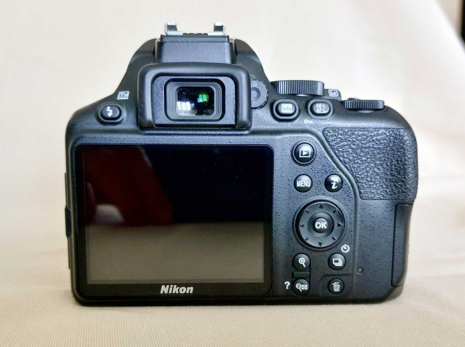 Фотоапарат Nikon D3500 тяло + подарък